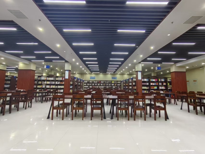 图书馆顺利完成本周例行大扫除工作